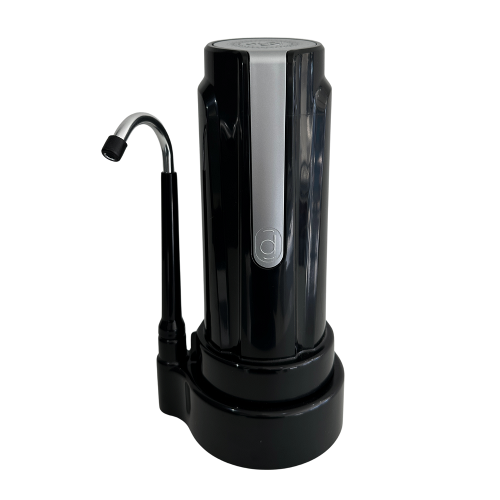 Purificador Dvigi Arsenic Safe As Plus negro y plateado, de mesa, con filtro de carbón activado.
