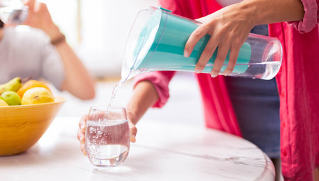 ¿Cuánta agua purificada debo tomar por día para estar saludable?
