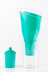 Combo jarra purificadora DVIGI SENSE con un filtro de repuesto adicional color verde